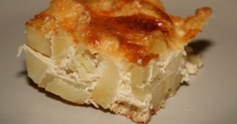 Budinca de cartofi cu smantana la cuptor