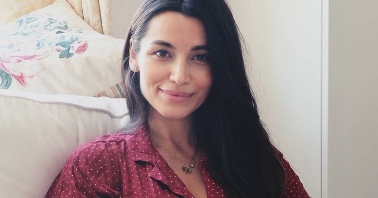 Lili Sandu alăptând: ”Nu îți poți arăta sânii așa!”. Imaginea care a iscat un război pe internet