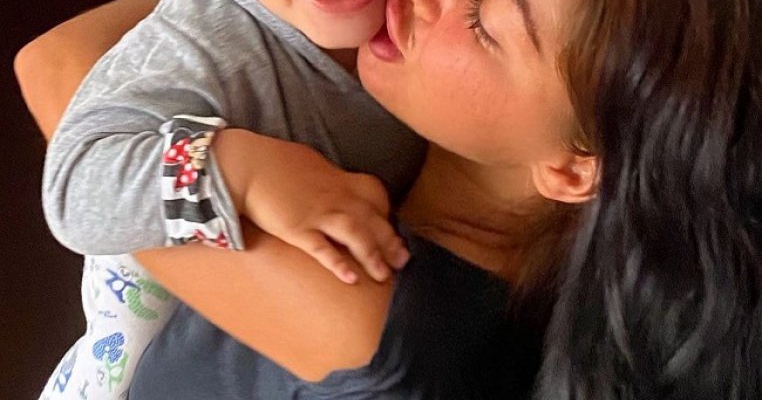 Băieţelul de doi ani al vedetei resimte din plin lipsa tatălui: "Spune "tati" atunci când vede orice bărbat!"