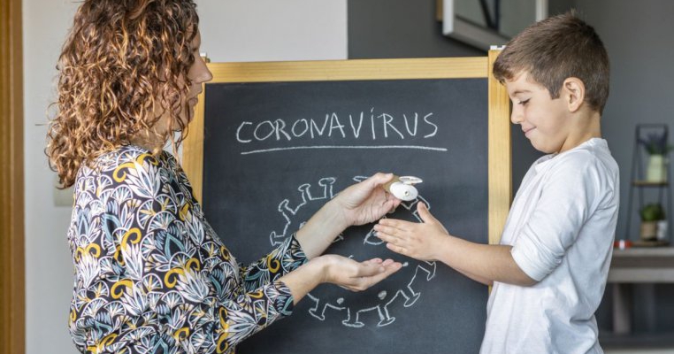 Copiii pot intra în comă alcoolică din cauza dezinfectantului? Ce spun specialiștii