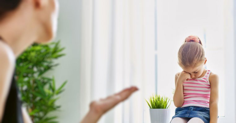 7 fraze care îți vor distruge copilul. Tu i le spui?