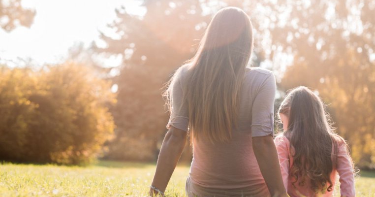 10 replici pe care mi le-a spus mama în copilărie care m-au ajutat să am încredere în mine ca adult
