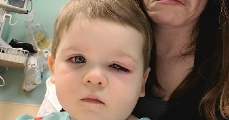 Atenţie, părinţi! O mamă avertizează: "o simplă jucărie de baie era să distrugă ochii copilului meu". La ce să fim atenţi