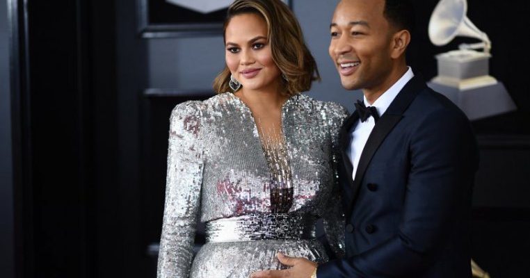 Chrissy Teigen, probleme cu sarcina din nou! A făcut transfuzii, după ce a sângerat timp de o lună