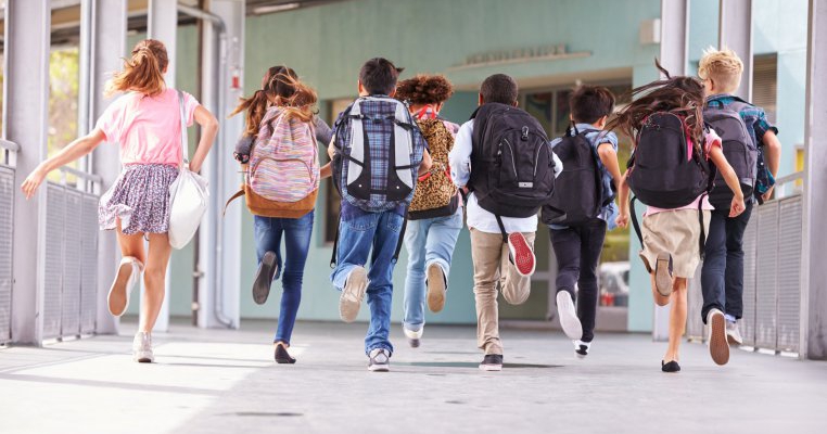 Au fugit toți din clase de frică să nu fie vaccinați! S-a întâmplat într-o școală din România