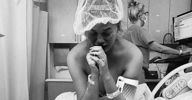 Chrissy Teigen a pierdut sarcina: ”Trecem prin cea mai mare durere prin care am trecut vreodată”