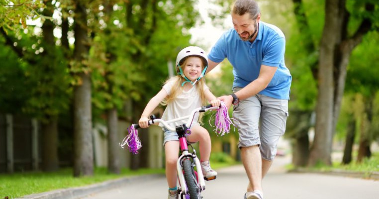 Hai să fim clari, tătici: se numește parenting, nu babysitting!