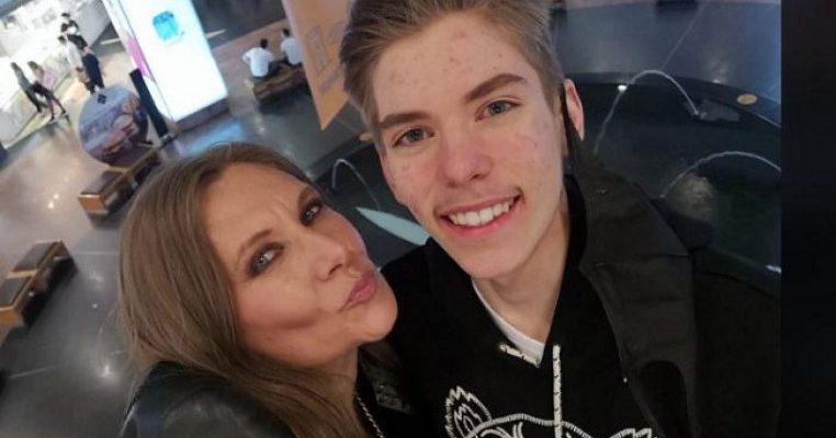 Băiatul Romaniţei Iovan a împlinit 14 ani. Seamănă leit cu mama lui!