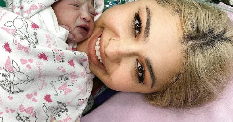 Irina Deaconescu a născut! Primele poze cu bebeluşul