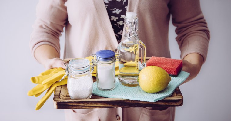 Cum prepari detergentul de casă fără bazaconii: cele mai simple și sănătoase rețete