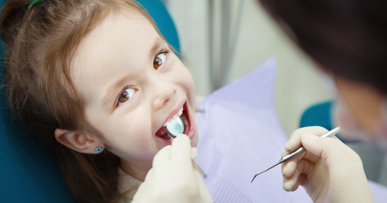 Transforma vizita la dentist intr-o poveste pentru cei mici
