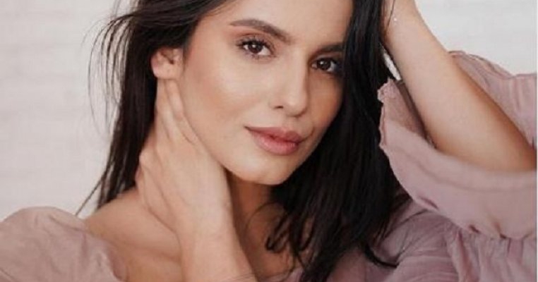 Ioana Grama acuzată de fani că pune viaţa fetiţei ei în pericol: "Îi smulgea mâna copilului"
