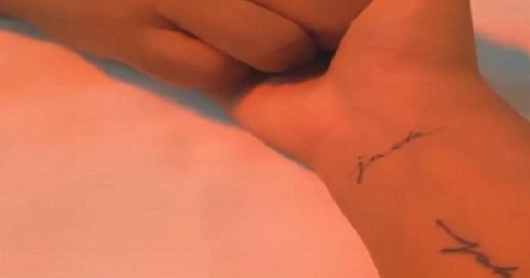 Tulburător! Tatuajul pe care Chrissy Teigen şi l-a făcut pentru bebeluşul pe care l-a pierdut