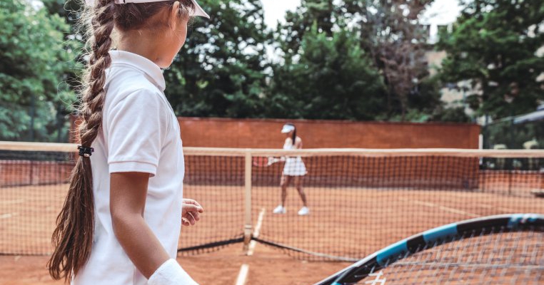 Cel mic visează la o carieră în tenis? Uite care sunt echipamentele necesare