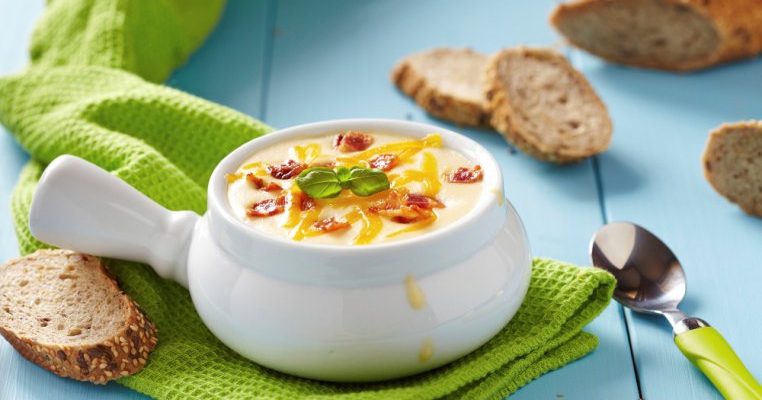 Supa de cartofi cu branza Cheddar