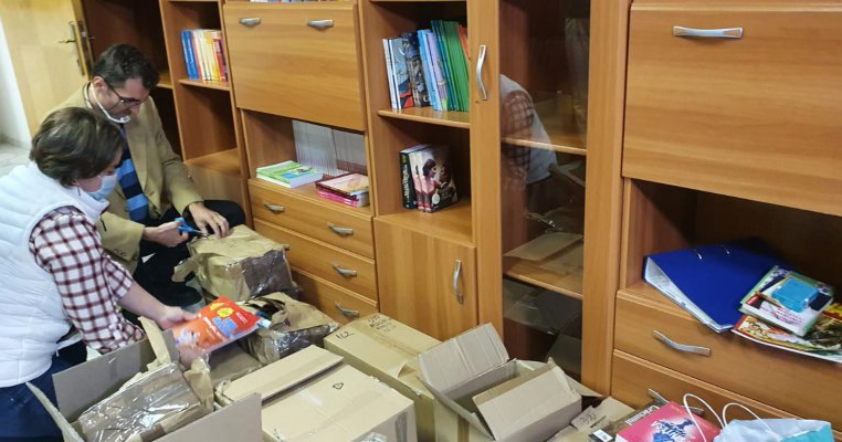Copiii și părinții din comuna Grădinari au acum o bibliotecă nouă cu cărți