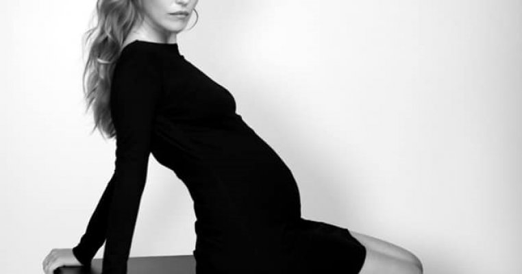 Încă o vedetă gravidă! Este actrița care ne-a cucerit pe toți: „Soțul meu a știut dinainte să îi spun!”