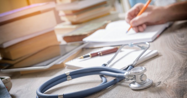 „Ăştia sunt foarte proşti sau foarte răi” - o profesoară de la Universitatea de Medicină din București și-a umilit studenții. Ar suferi de schizofrenie. Ce s-a întâmplat cu aceasta