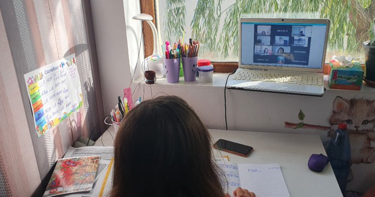 De ce fiică-mea urăște școala online