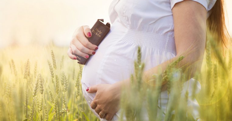 Rugăciunea femeii însărcinate: Cum trebuie să se roage gravidele