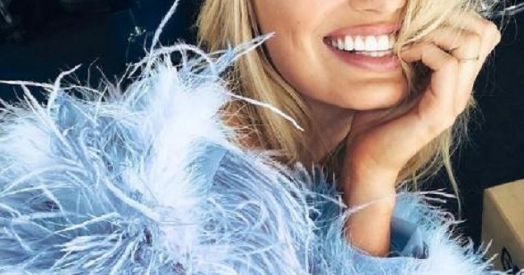 Celebrul model a devenit, în sfârşit, mamă, deşi s-a luptat 7 ani cu lipsa menstruaţiei