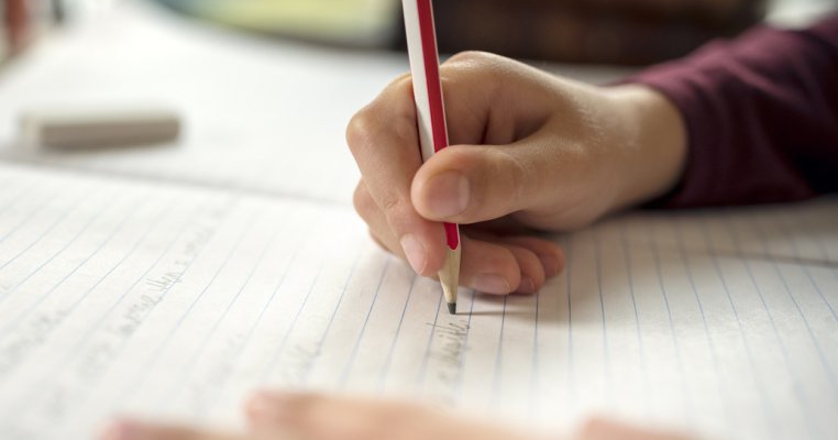 Era si timpul! Se discută introducerea gramaticii ca materie obligatorie de liceu
