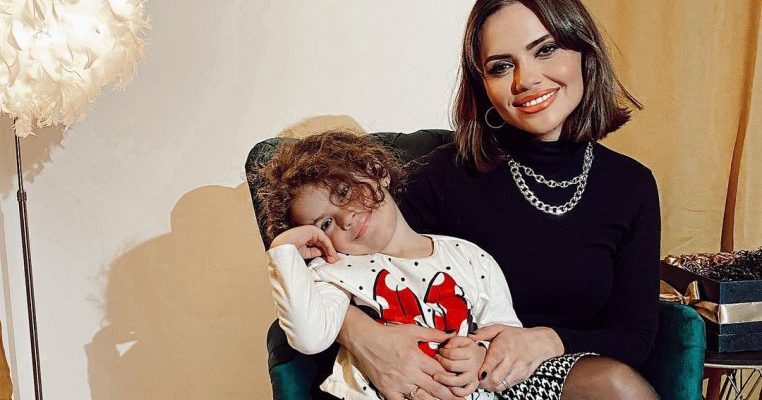 Cum o educă Cristina Șișcanu pe fiica ei. „Sunt și momente în care simt că clachez și fac crize”