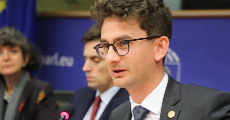 Amendă usturătoare pentru deputatul care a spus că Fecioara Maria este o mamă surogat