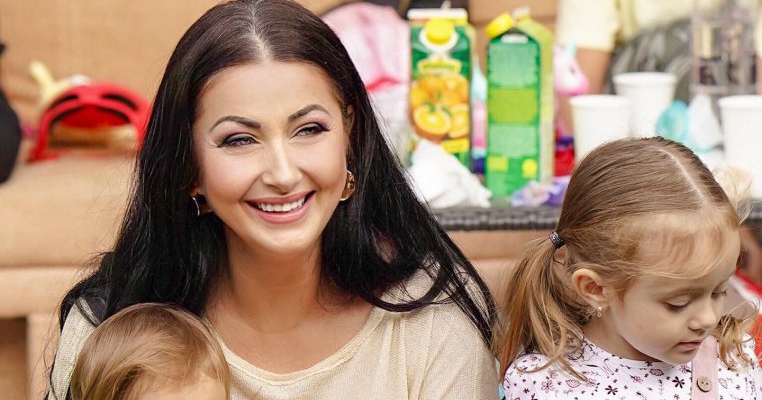 Gabriela Cristea dezvăluie că are „părinți adoptivi”: „Ei se consideră bunicii fetelor mele. Ceea ce nu poate decât să mă bucure”
