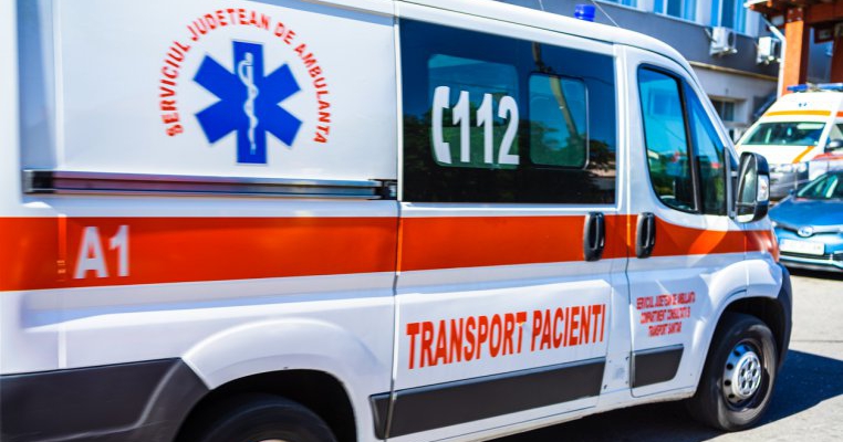 Numai în România! Dispecerul 112 a dat lecții de creștere a copilului unor părinți a căror fetiță sângera! De ce a refuzat să trimită o ambulanță