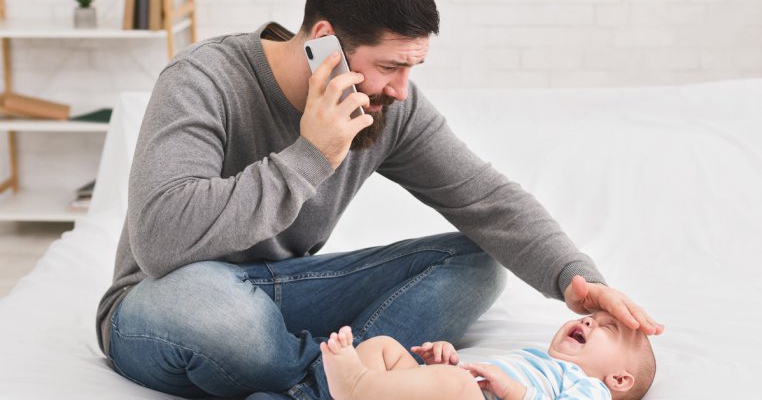 Pentru părinți orice problemă de sănătate a copilului este o urgență! Dispecerii 112 au nevoie de lecții de empatie