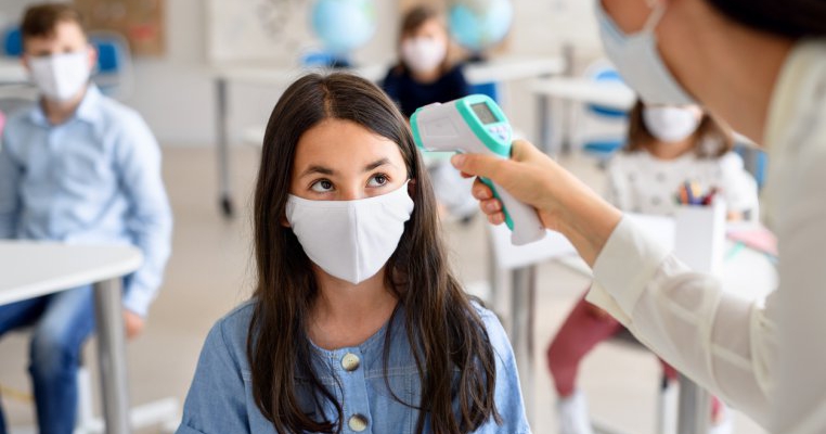 Elevii care refuză testarea COVID nu vor fi primiți la școală