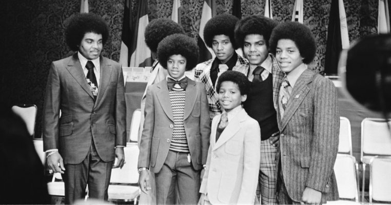 Dezvăluiri intime din copilăria lui Michael Jackson: tatăl lui îi făcea injecții hormonale pentru a-i păstra vocea ascuțită
