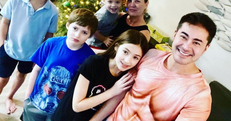 Familia bărbatului care a născut s-a mărit! Acesta a mai născut 2 copii