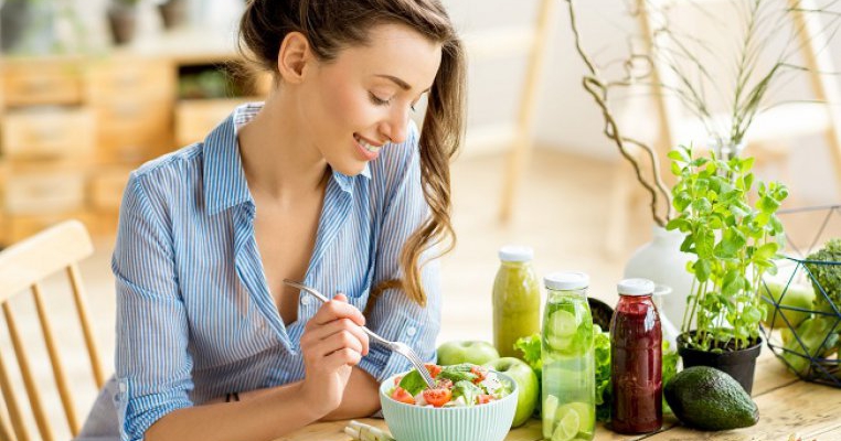7 rețete de salate pentru slăbit: scapă de 7 kilograme în 7 zile