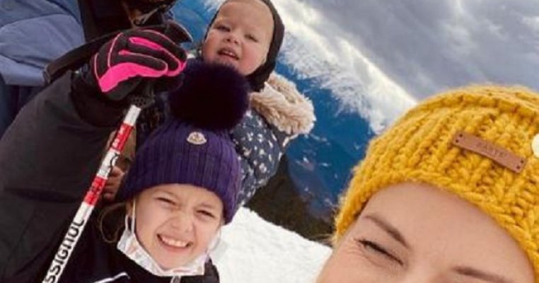 Ce familie frumoasă are Mihai Petre! Este tătic fericit de două fetițe superbe