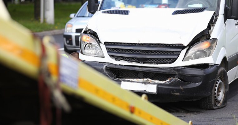 19 copii răniți într-un accident în Suceava! În video se vede cum microbuzul școlar nu a avut nicio șansă