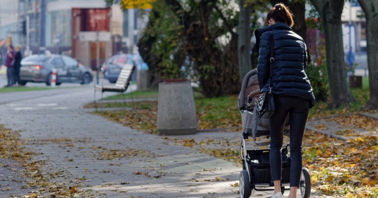 O femeie din Cluj dată afară din magazin pentru că a intrat cu un cărucior de bebe: „M-am simțit înjosită”