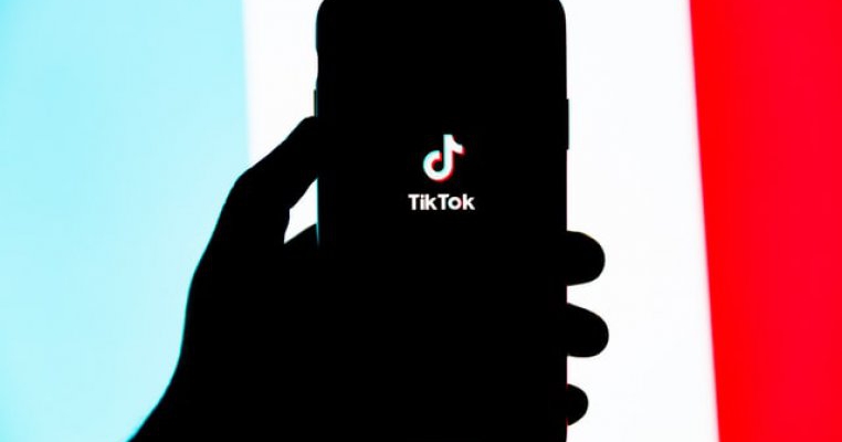 Altă victimă pe TikTok! O fetiță a fost găsită fără suflare în baie după o provocare