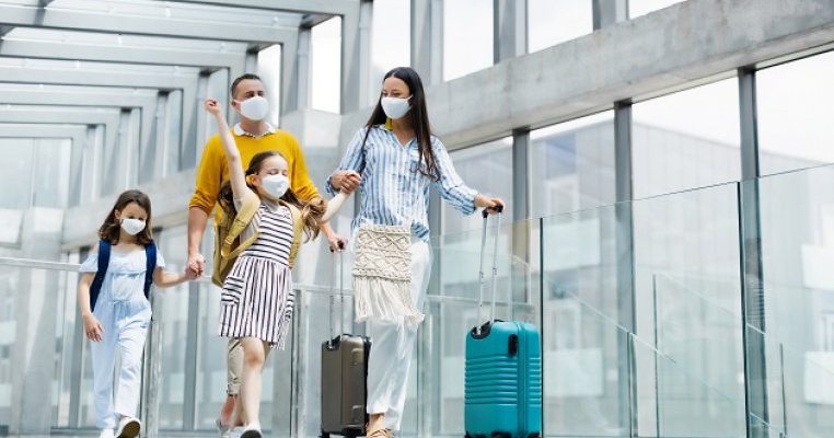 Țările se deschid pentru turiștii vaccinați. Dar ce se întâmplă cu copiii? Unde mergem în vacanță