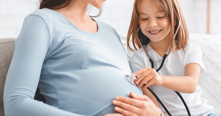 Vaccinarea antigripală a gravidelor și copiilor – Ce trebuie să știm despre și ce se întâmplă în contextul pandemic?