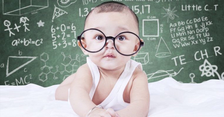 Studiu nou: copiii alăptați au rezultate neurocognitive superioare