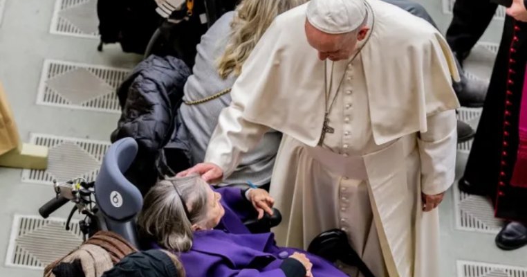 Papa Francis despre bunici: "Nu sunt rămășițe ale vieții. Acum au cea mai mare foame de iubire și atenție"