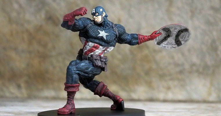 Idei de cadouri pentru micii iubitori ai seriei Marvel: Cărți și figurine Marvel