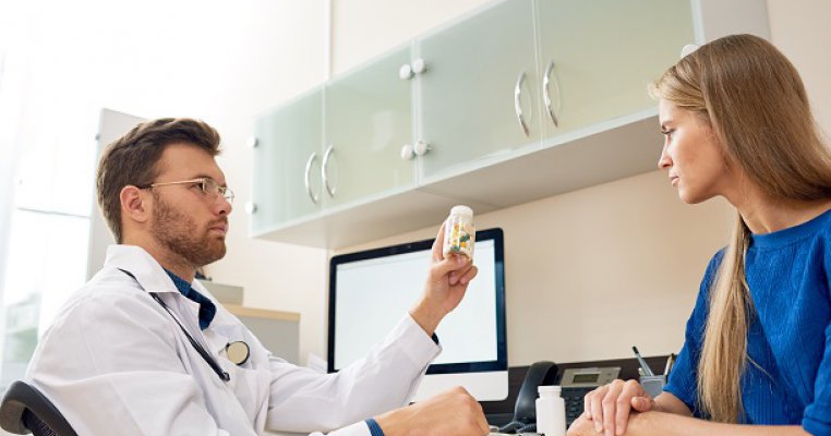 Acid folic înainte de sarcină: de ce este recomandat să îl iei și ce beneficii aduce fătului ?