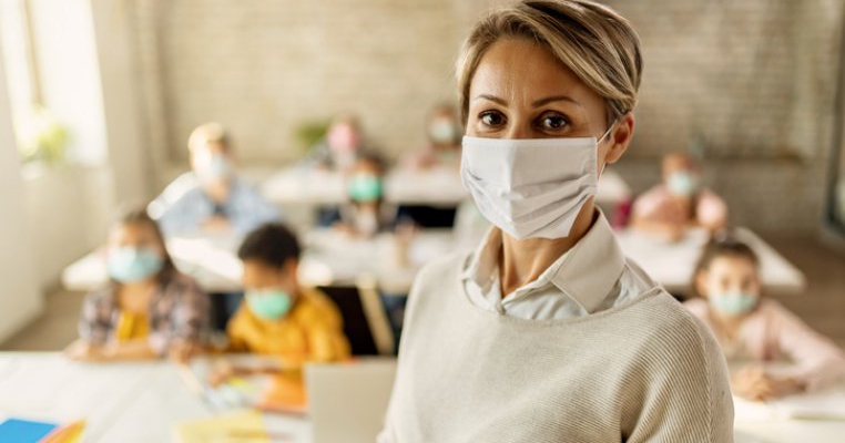 Certificatul Covid obligatoriu pentru profesori. Nu vor putea preda fără el. Se impun reguli severe în Israel