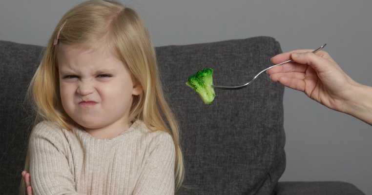 Nu-l mai face mofturos! Știința explică de ce copiilor nu le plac broccoli, conopida și varza de Bruxelles