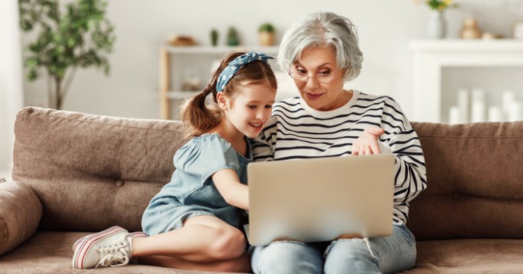 Mama mea nu a fost făcută să fie părinte, ci bunică, și asta mă doare și mă bucură în același timp