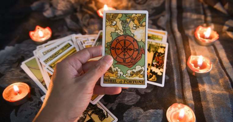 Horoscop TAROT lunar octombrie 2021. Mesajul cartilor de tarot pentru toate zodiile