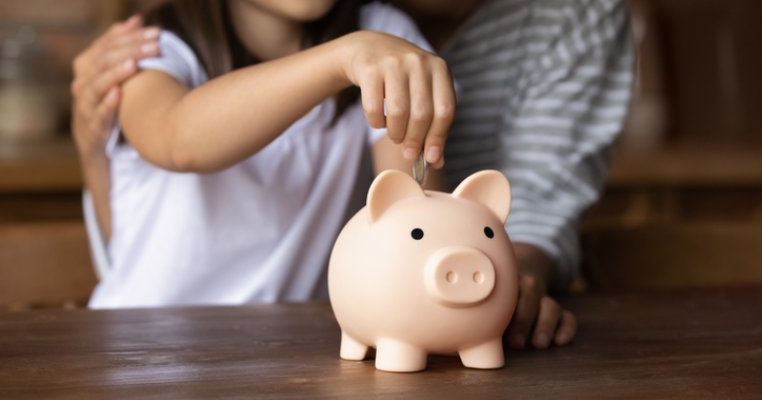 Ideea genială a unei mame: le dă copiilor recompense financiare pentru hobby-urile lor, nu pentru treburile casnice